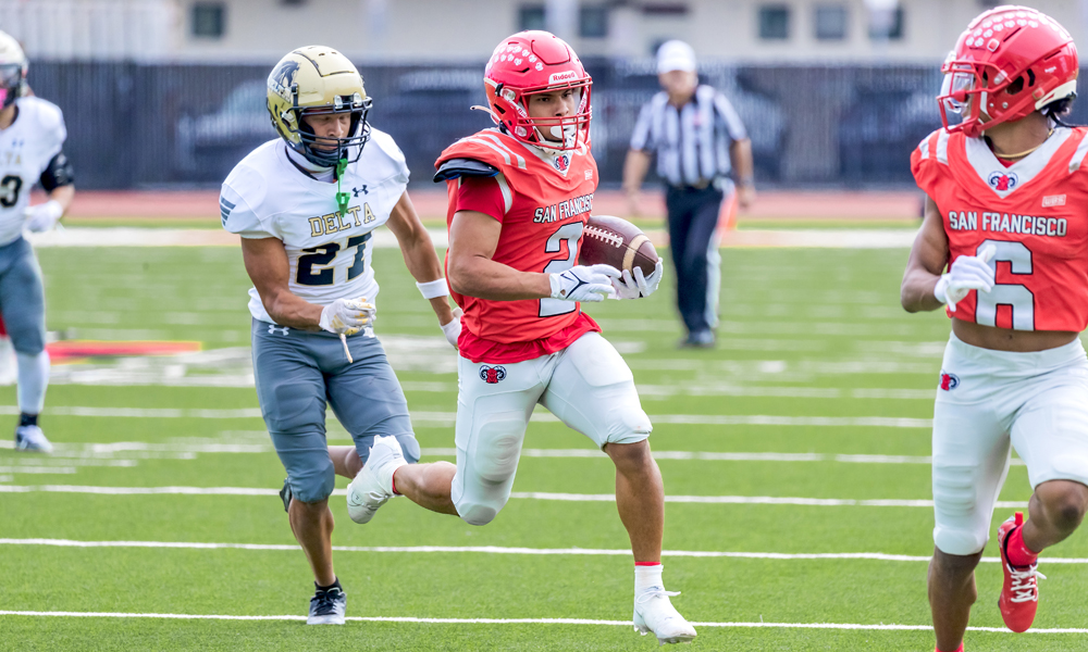 Jeremiah Crum led CCSF with 3 touchdown receptions in the win over Delta. (Photo by Eric Sun)